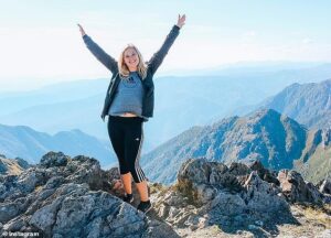 O debate sobre o nome do pico mais alto da Austrália está apenas começando. Acima, um trekker que escalou o Monte Kosciuszko, que está 2.228 m acima do nível do mar