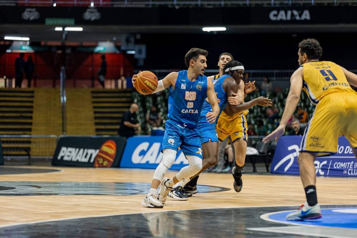 Imagem colorida de jogador do brasília basquete - Metrópoles