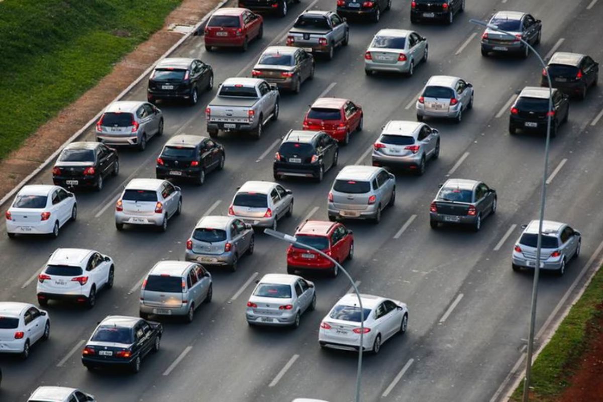 Detran-SP já realizou o emplacamento de 845.619 carros zero km em 2024. Só no mês de setembro, o órgão recebeu 96.137 solicitações de placas - Metrópoles