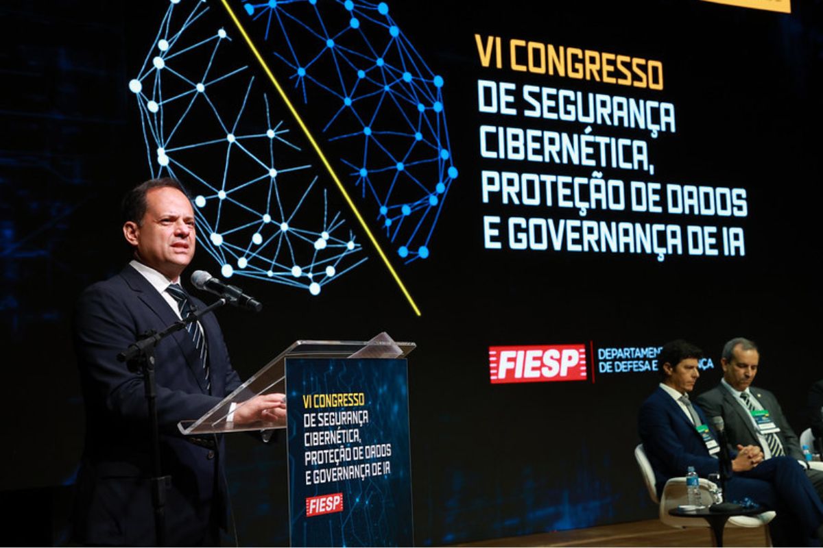 Francesconi Júnior, primeiro vice-presidente da Fiesp, na abertura do VI Congresso de Segurança Cibernética, Proteção de Dados e Governança de IA