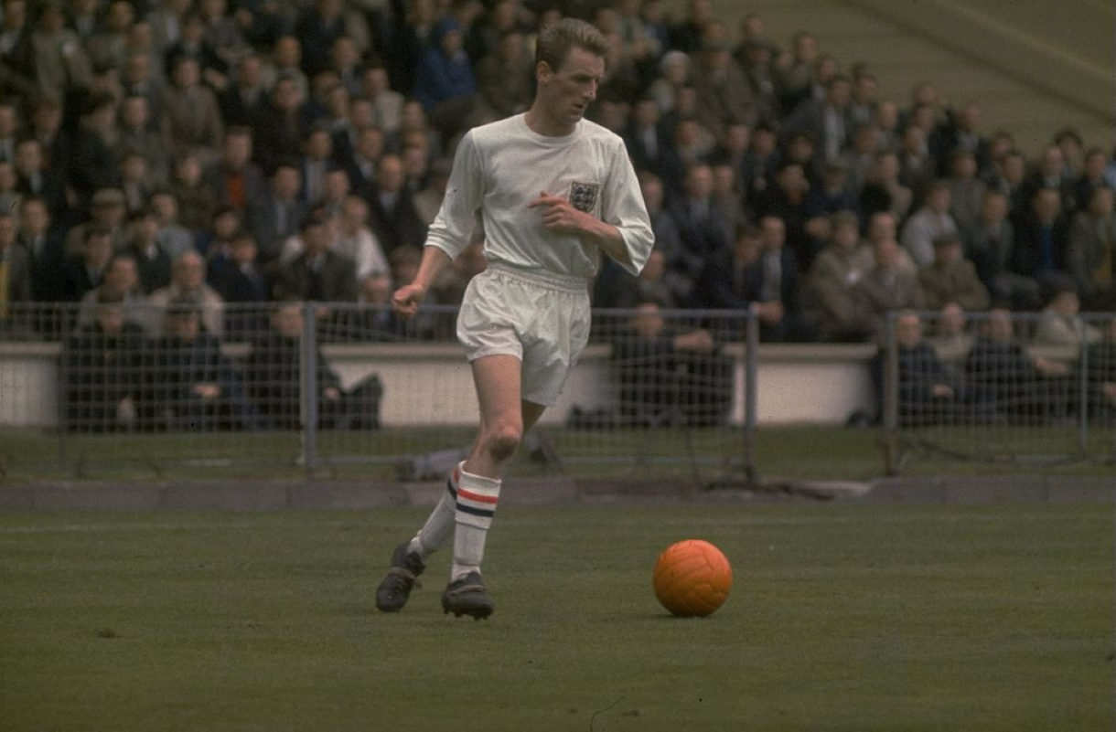 Imagem colorida de Geroge Eastham, campeão do mundo com a Inglaterra- Metrópoles