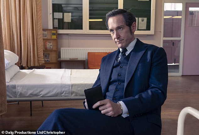 Comandante Adam Dalgliesh interpretado por Bertie Carvel