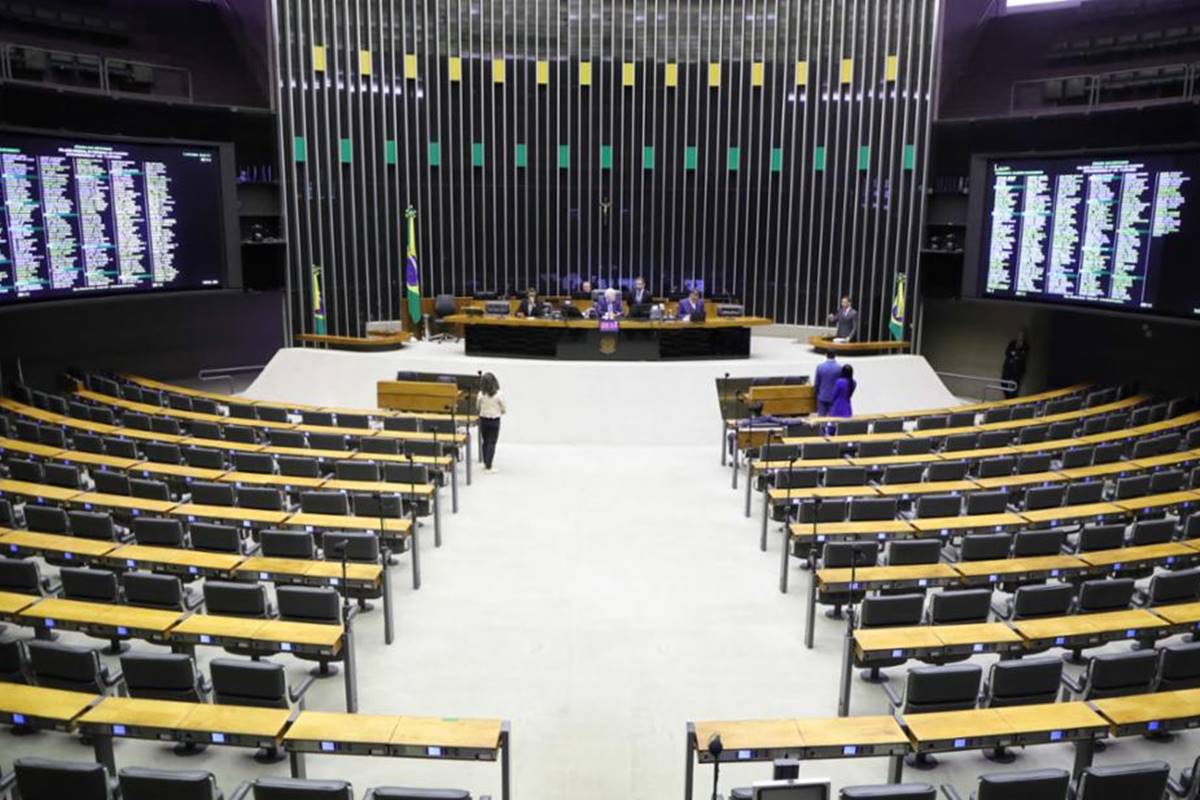 Foto colorida do plenário da Câmara dos Deputados - Metrópoles