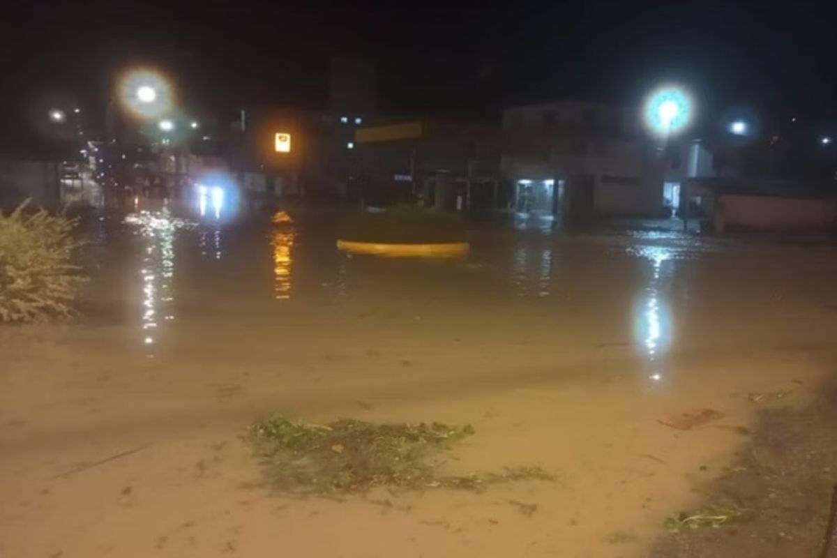 Três pessoas morreram em Várzea Paulista, uma em Nova Odessa e uma Jundiaí em decorrência das chuvas desse sábado (21/12) - Metrópoles