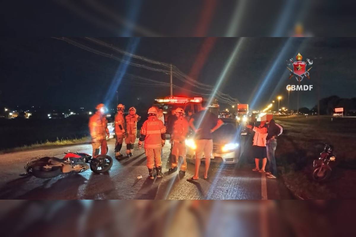 Foto colorida de acidente em rua