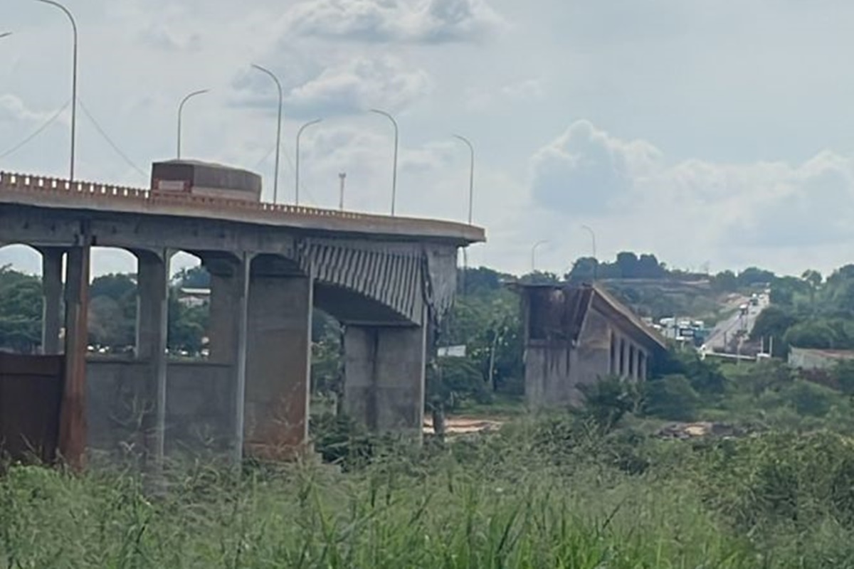 Imagem colorida de ponte que desabou entre TO e MA - Metrópoles