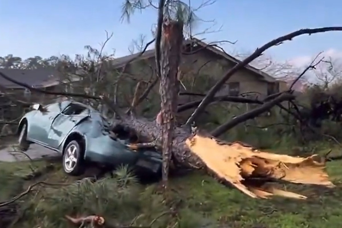 imagem colorida de tornado nos estados unidos