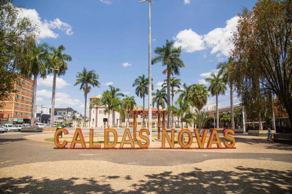 Imagem colorida de entrada de Caldas Novas - Metrópoles