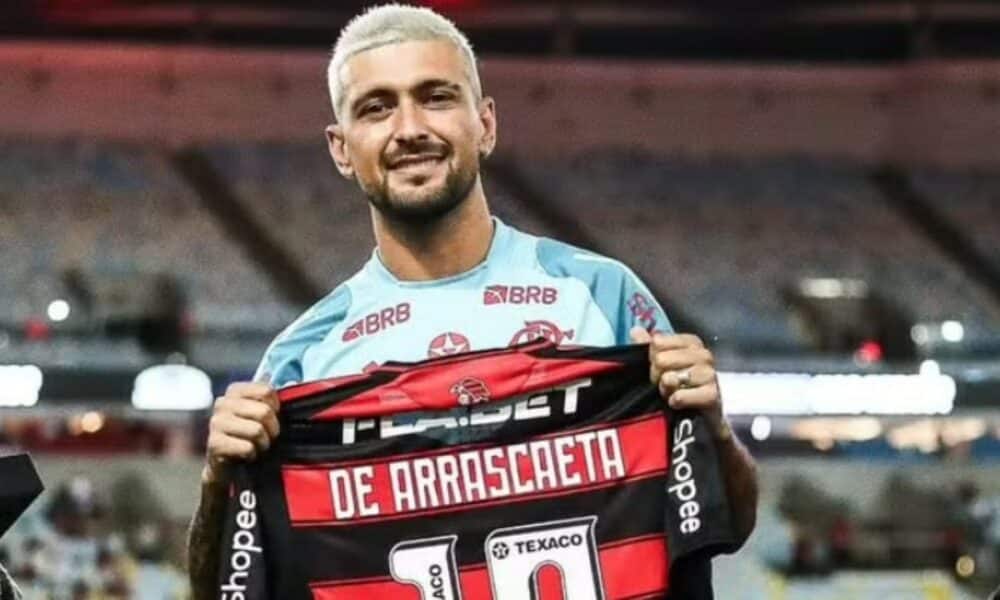 Arrascaeta recebe a camisa 10 do Flamengo