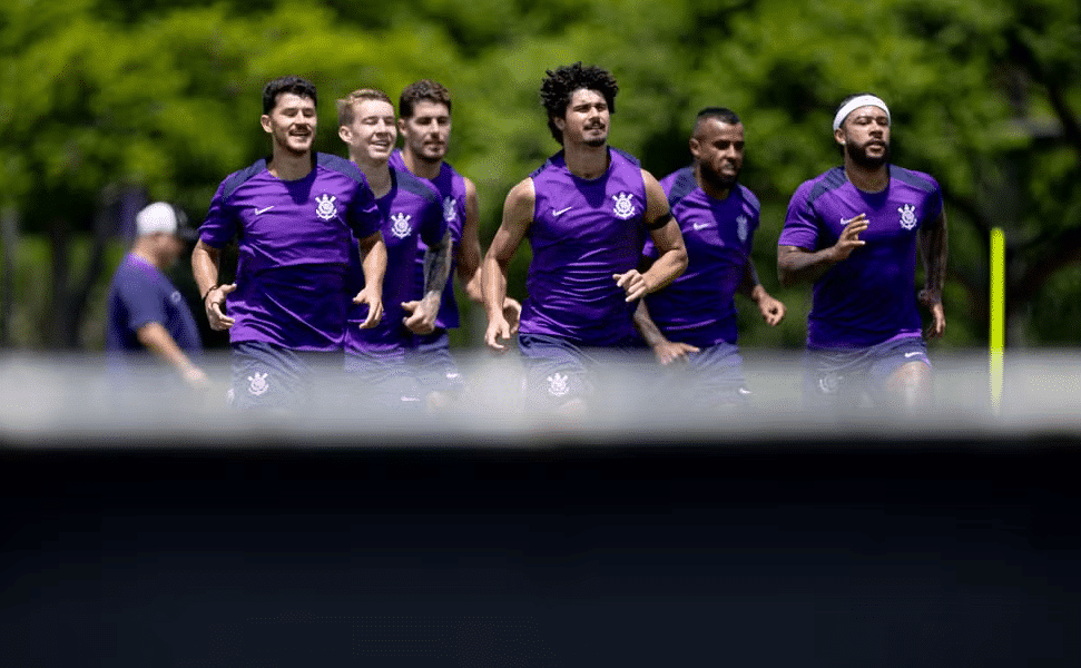 Jogadores do Corinthians em treino no CT Joaquim Grava