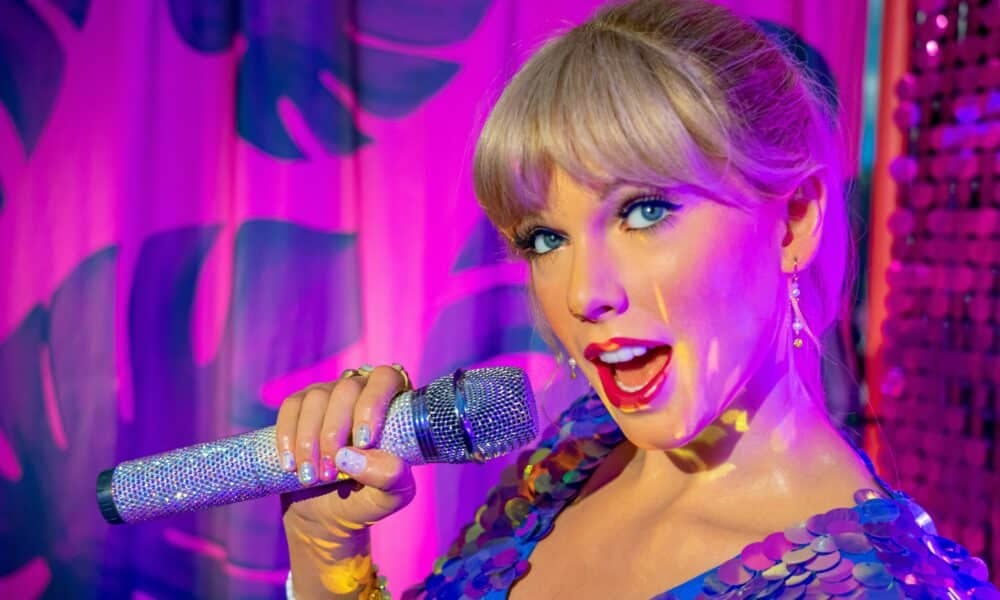 Taylor Swift/ pedro emanuel pereira / Shutterstock.com