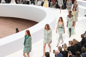 Desfile da Chanel na Semana de Alta Costura Primavera/Verão 2025