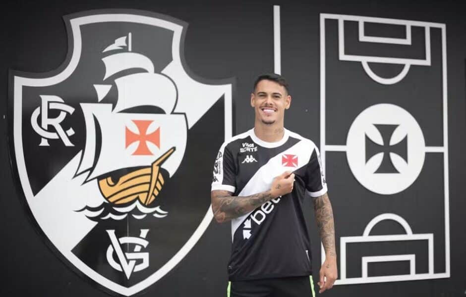 Vasco anuncia a contratação de Lucas Freitas