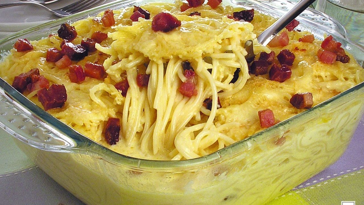 Macarrão à carbonara de forno