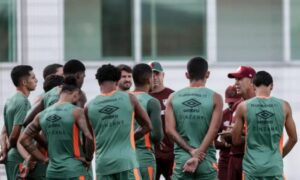 Elenco do Fluminense conversa com comissão técnica na semana de estreia da Copa do Brasil