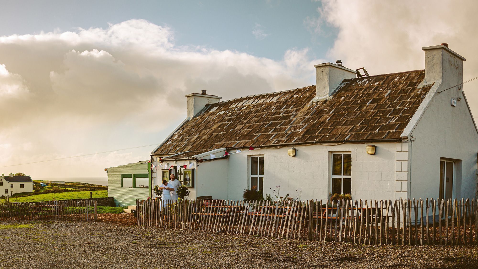 Homestead Cottage, perto de Doolin, no Condado de Clare, Irlanda. O restaurante fica próximo às Falésias de Moher, de frente para o Oceano Atlântico