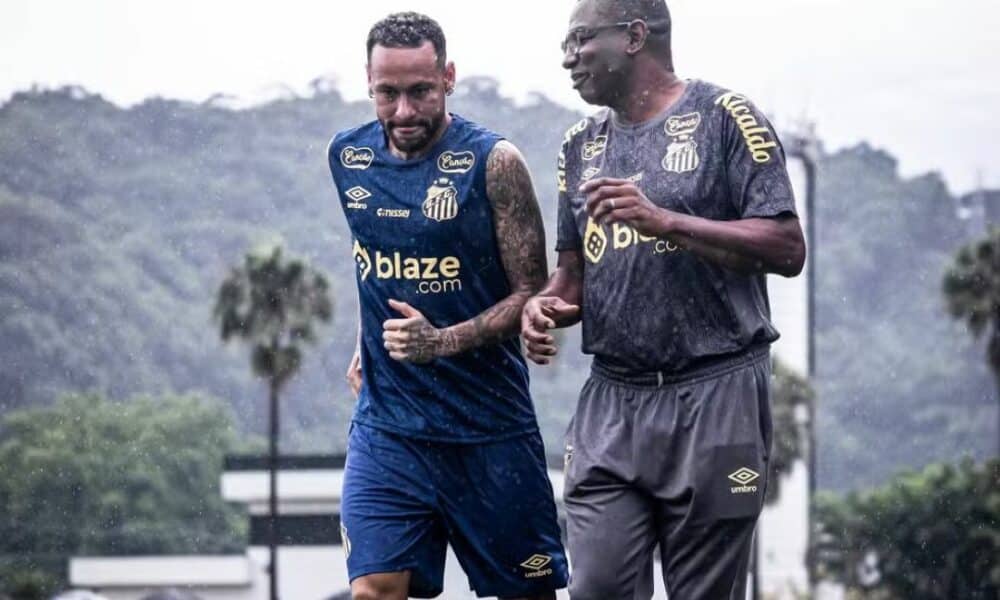 Neymar no gramado do CT Rei Pelé