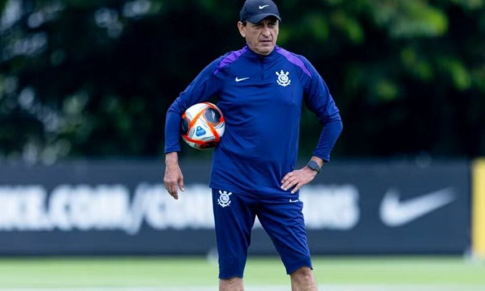 Ramón Díaz comanda treino do Corinthians