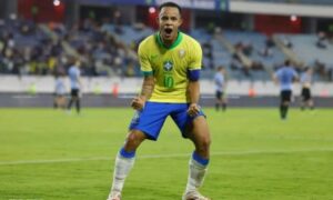 Pedrinho comemora gol marcado pelo Brasil sobre o Uruguai, no Sul-Americano Sub-20