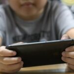 descubra como limitar o tempo de tela e proteger seus filhos na internet